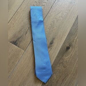 Blue patterned tie